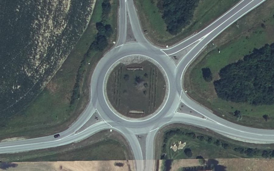 Vue aérienne du Rond-point anonyme n°91668755