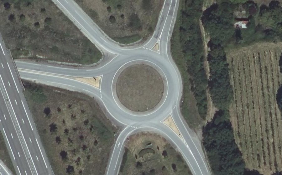 Vue aérienne du Rond-point anonyme n°91672111