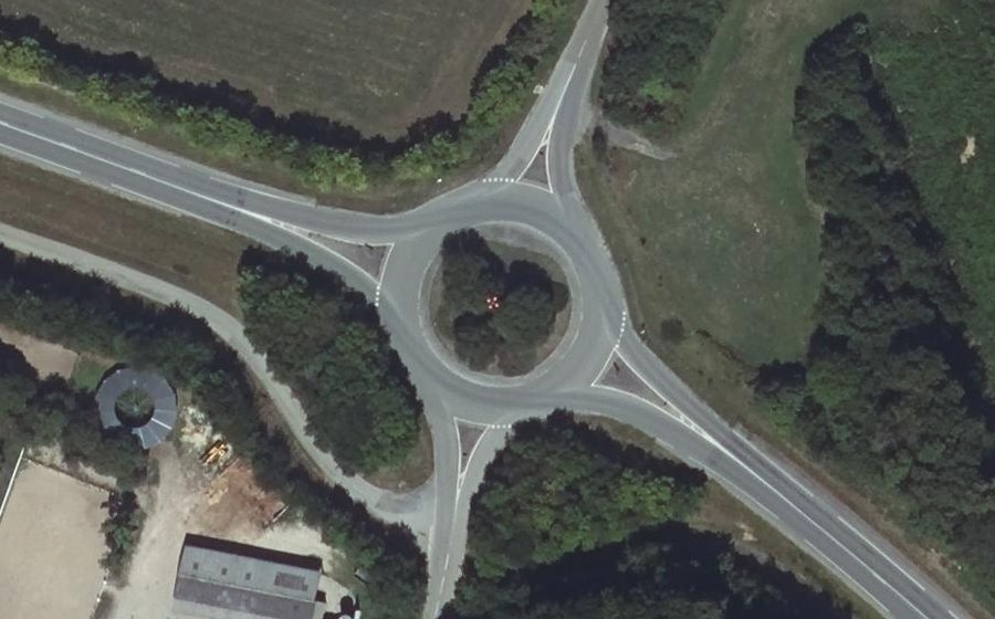 Vue aérienne du Rond-point anonyme n°91672127