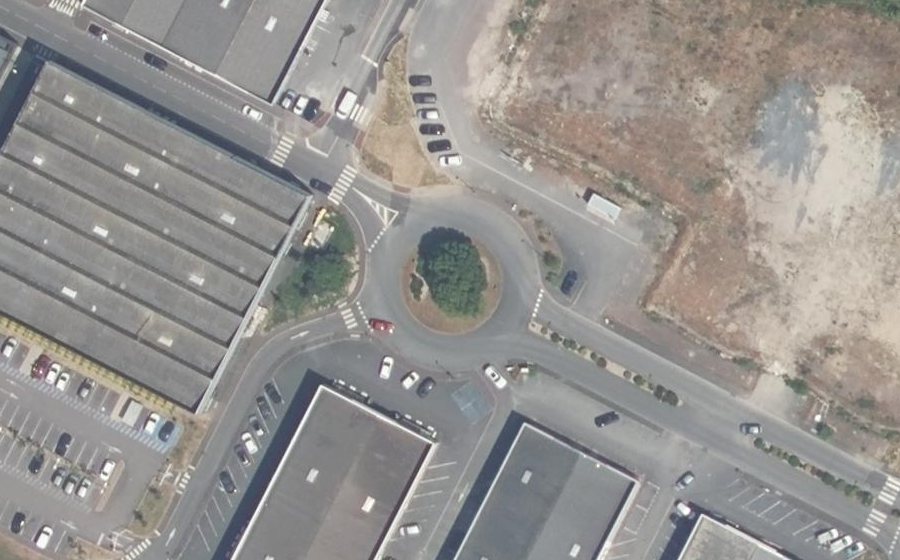 Vue aérienne du Rond-point anonyme n°91676062
