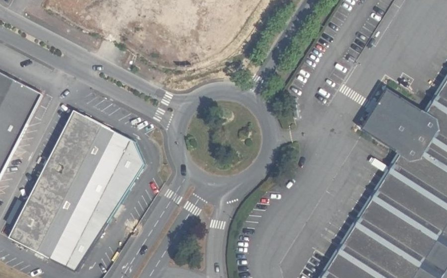 Vue aérienne du Rond-point anonyme n°91676073
