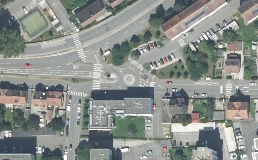 Vue aérienne du Rond-point anonyme n°916937438