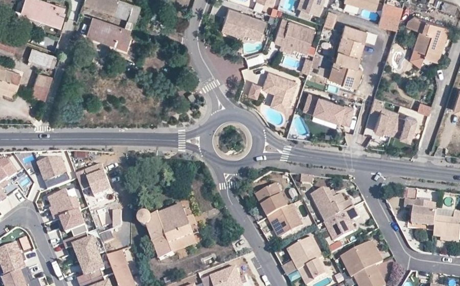 Vue aérienne du Rond-point anonyme n°91721879