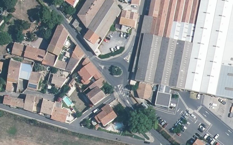 Vue aérienne du Rond-point anonyme n°91728906