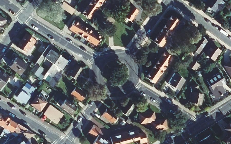 Vue aérienne du Rond-point anonyme n°91762388
