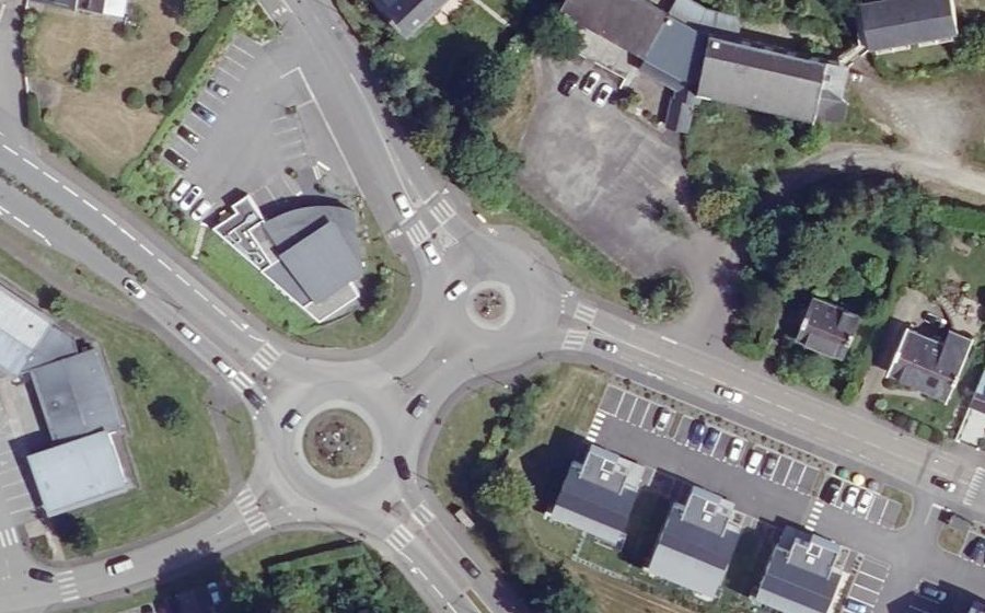 Vue aérienne du Rond-point anonyme n°91794548