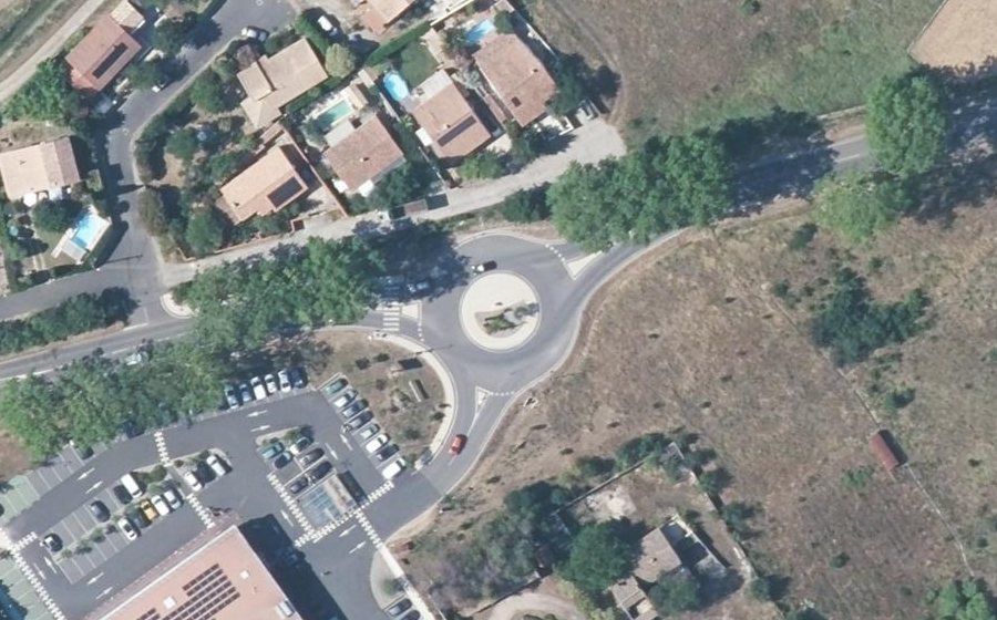 Vue aérienne du Rond-point anonyme n°918319121