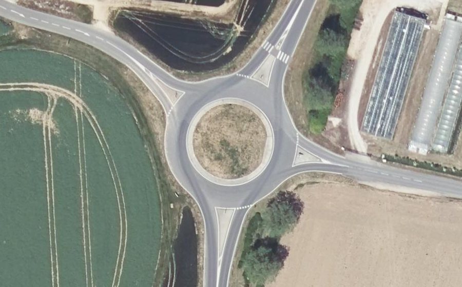 Vue aérienne du Rond-point anonyme n°91846669
