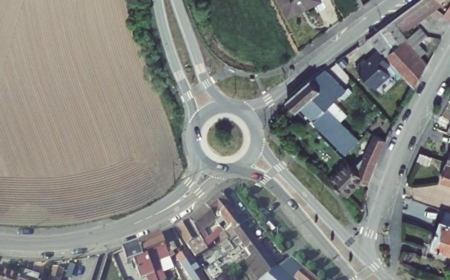 Vue aérienne du Rond-point anonyme n°91865173