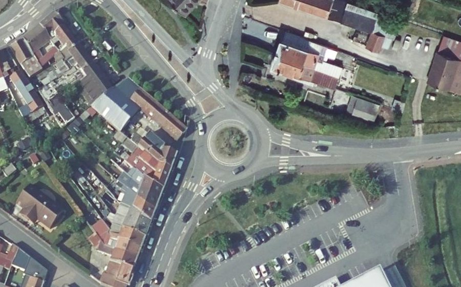 Vue aérienne du Rond-point anonyme n°91865184