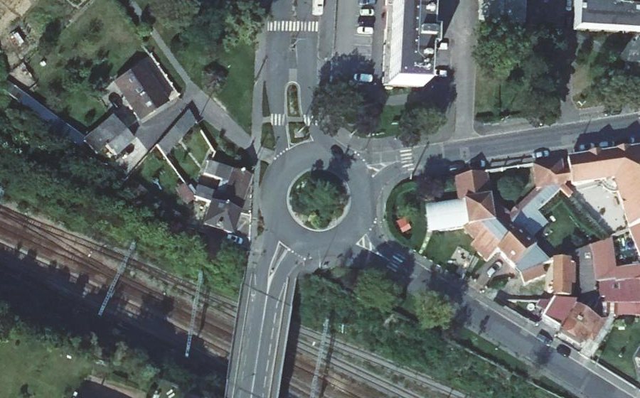 Vue aérienne du Rond-point anonyme n°91884028