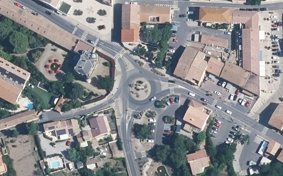 Vue aérienne du Rond-point anonyme n°91897148
