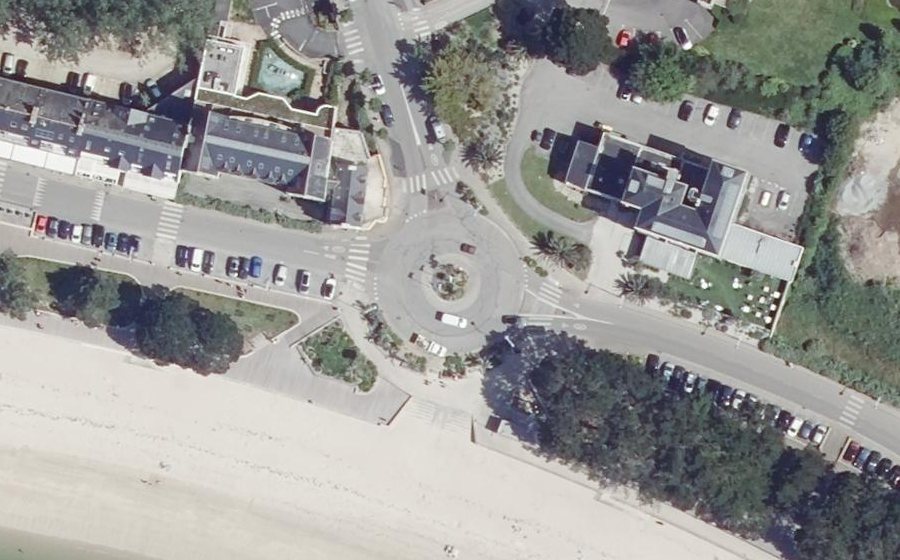 Vue aérienne du Rond-point anonyme n°91897193