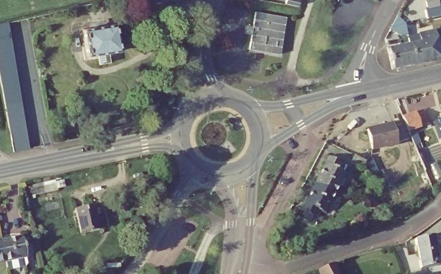 Vue aérienne du Rond-point anonyme n°91911529
