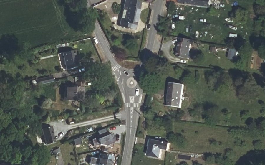 Vue aérienne du Rond-point anonyme n°919263636