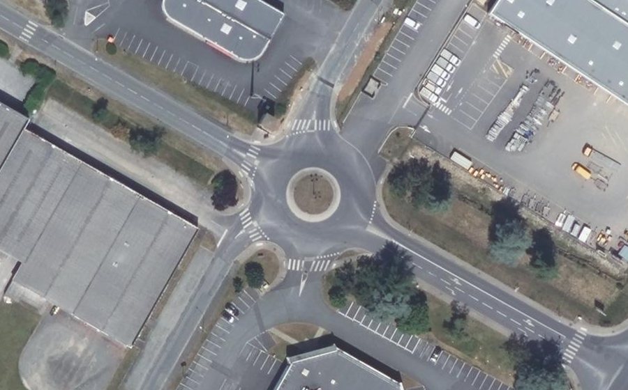 Vue aérienne du Rond-point anonyme n°91931564