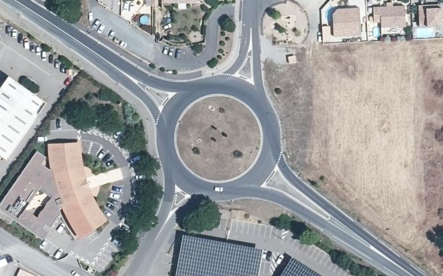Vue aérienne du Rond-point anonyme n°91955405