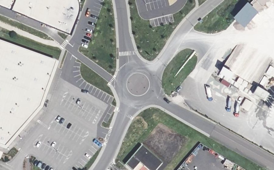 Vue aérienne du Rond-point anonyme n°919753086