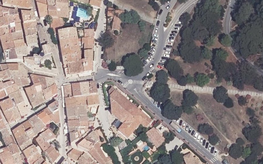 Vue aérienne du Rond-point anonyme n°920267438