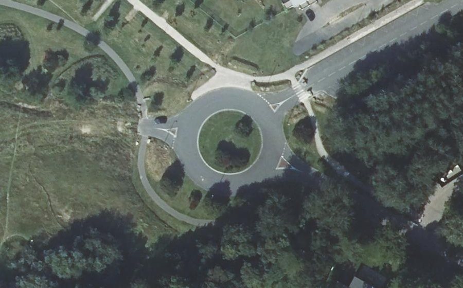 Vue aérienne du Rond-point anonyme n°92031344