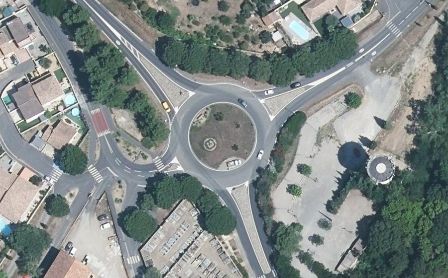 Vue aérienne du Rond-point anonyme n°92037172