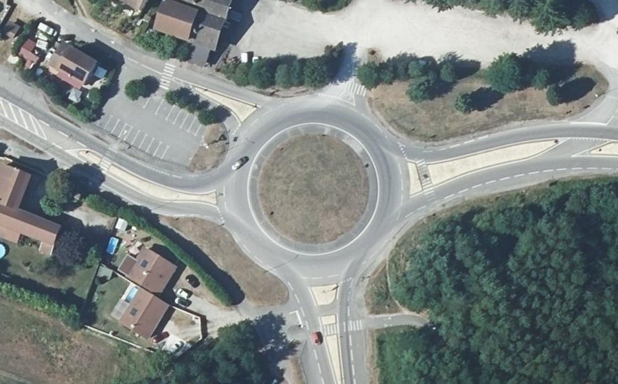 Vue aérienne du Rond-point anonyme n°92039291