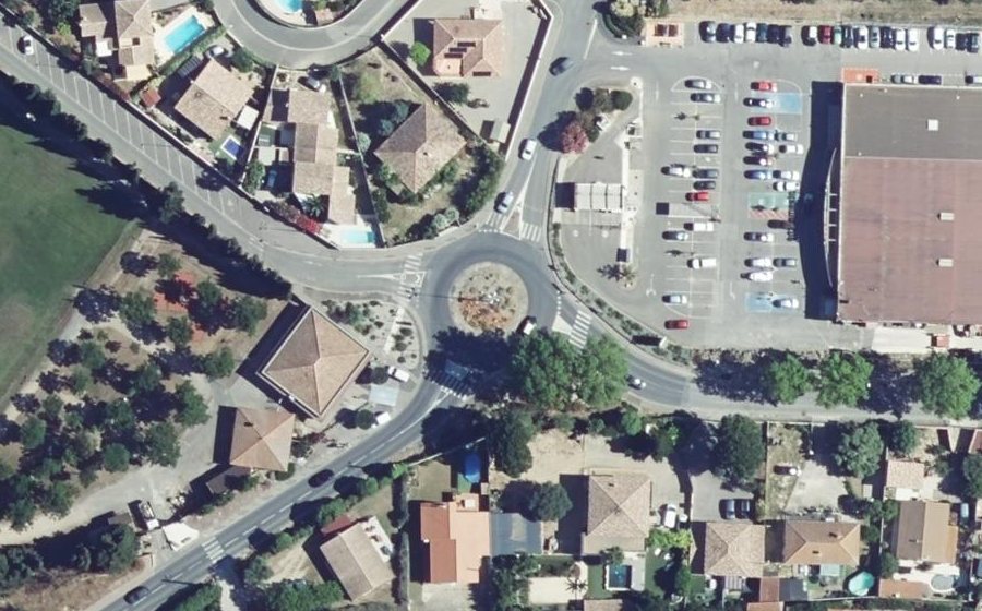 Vue aérienne du Rond-point anonyme n°92041614