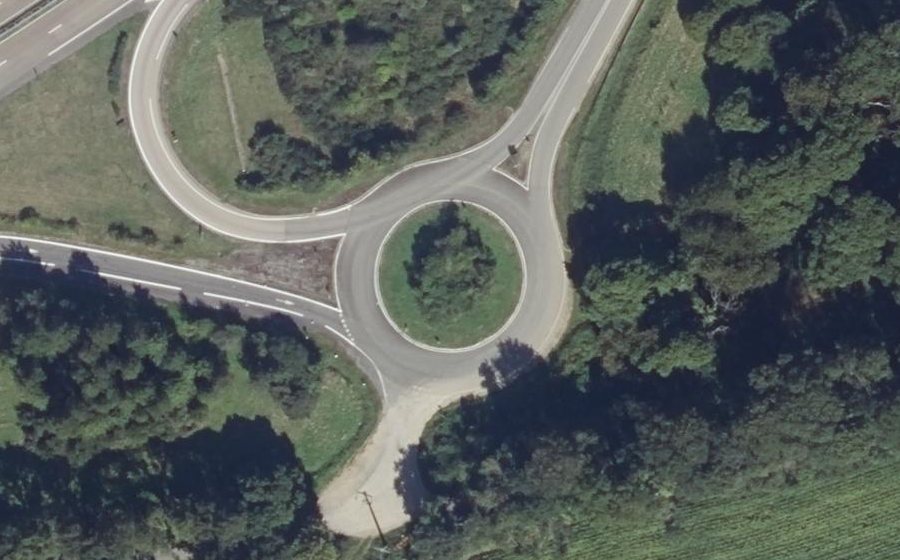 Vue aérienne du Rond-point anonyme n°92051532