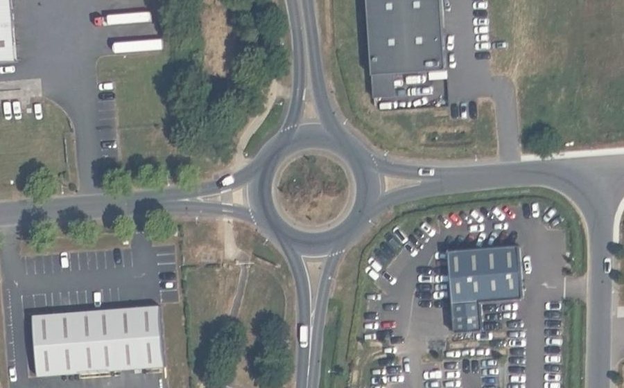 Vue aérienne du Rond-point anonyme n°921255263