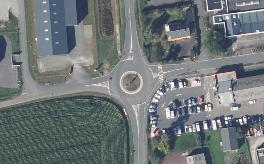 Vue aérienne du Rond-point anonyme n°921420844