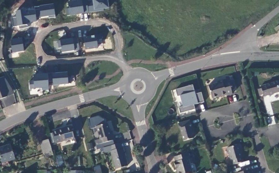 Vue aérienne du Rond-point anonyme n°921422779