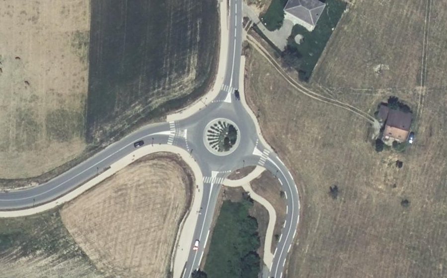 Vue aérienne du Rond-point anonyme n°921430942