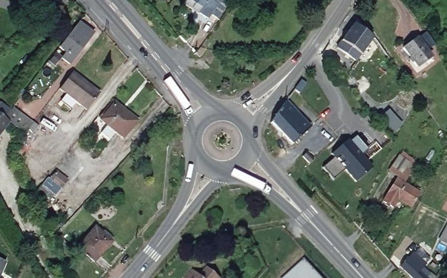 Vue aérienne du Rond-point anonyme n°921684068
