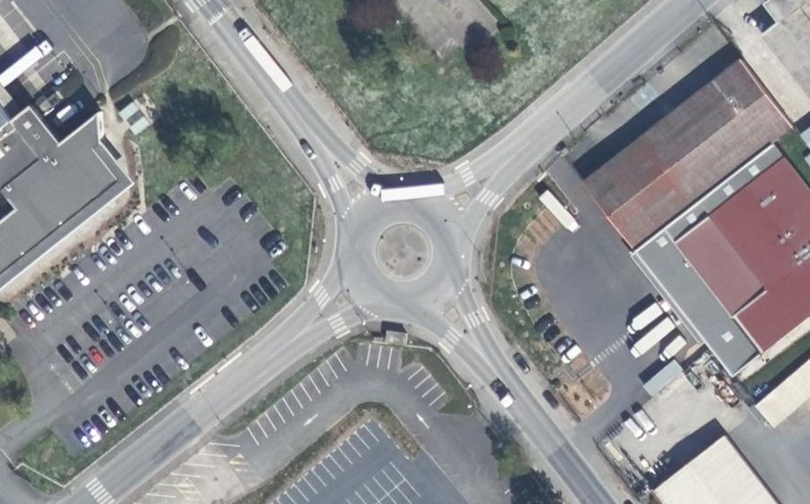 Vue aérienne du Rond-point anonyme n°922096605