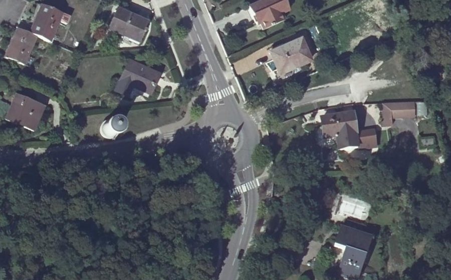 Vue aérienne du Rond-point anonyme n°922098269
