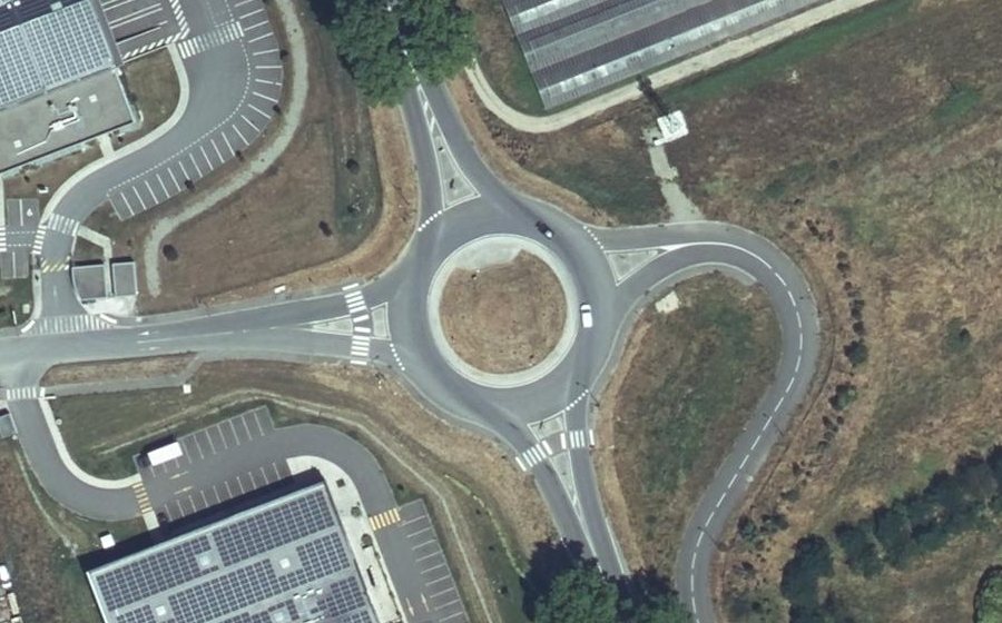 Vue aérienne du Rond-point anonyme n°922298098