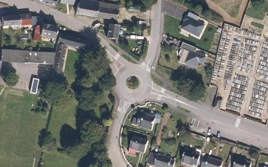 Vue aérienne du Rond-point anonyme n°922394652