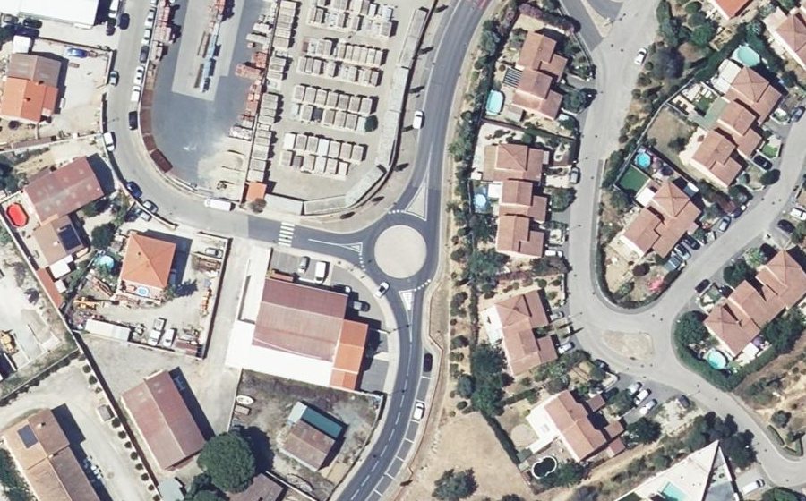 Vue aérienne du Rond-point anonyme n°922523205