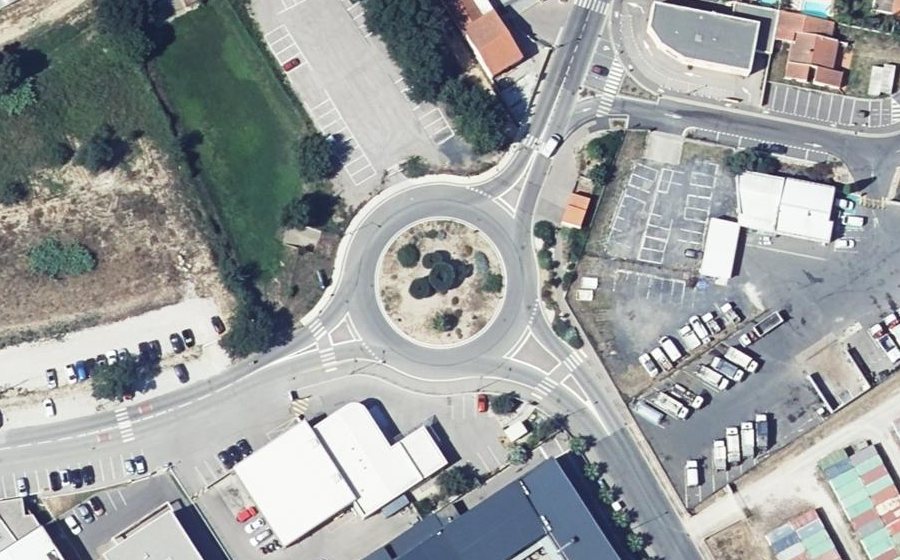 Vue aérienne du Rond-point anonyme n°922523208