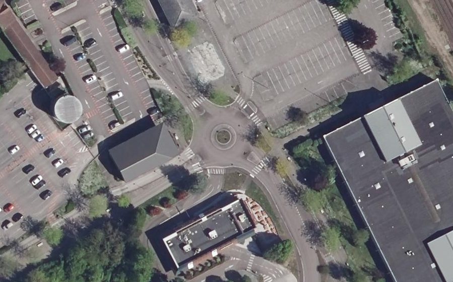 Vue aérienne du Rond-point anonyme n°92276389