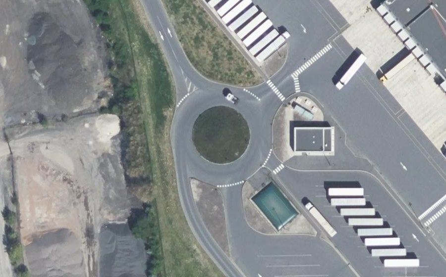 Vue aérienne du Rond-point anonyme n°922774387