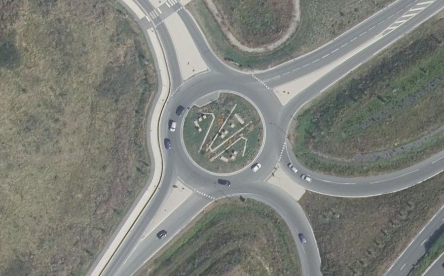 Vue aérienne du Rond-point anonyme n°922859955