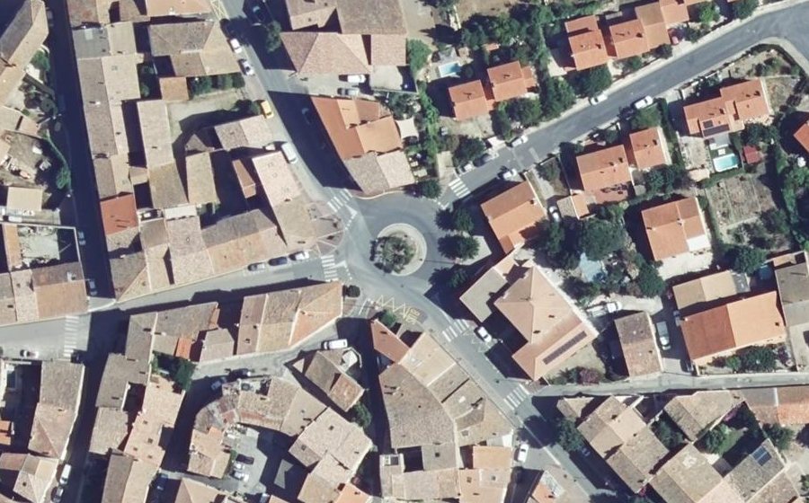 Vue aérienne du Rond-point anonyme n°92293677