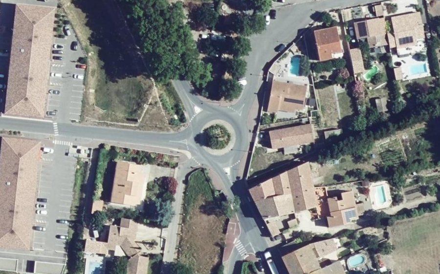 Vue aérienne du Rond-point anonyme n°92293714