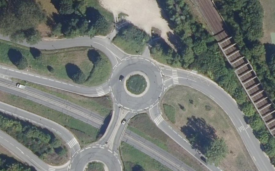 Vue aérienne du Rond-point anonyme n°923150611