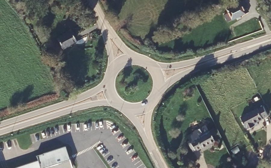 Vue aérienne du Rond-point anonyme n°92319542