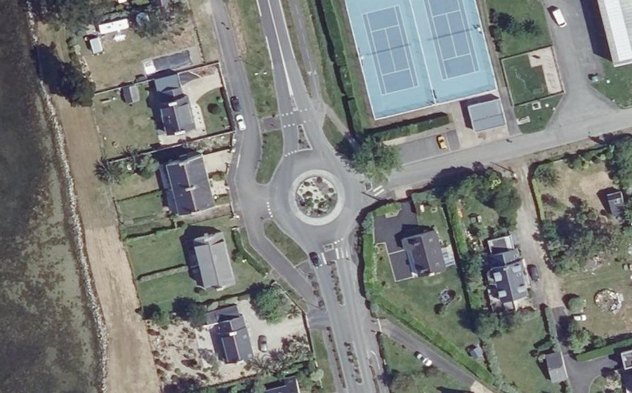 Vue aérienne du Rond-point anonyme n°92328390