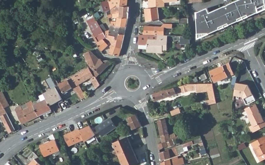 Vue aérienne du Rond-point anonyme n°92334054