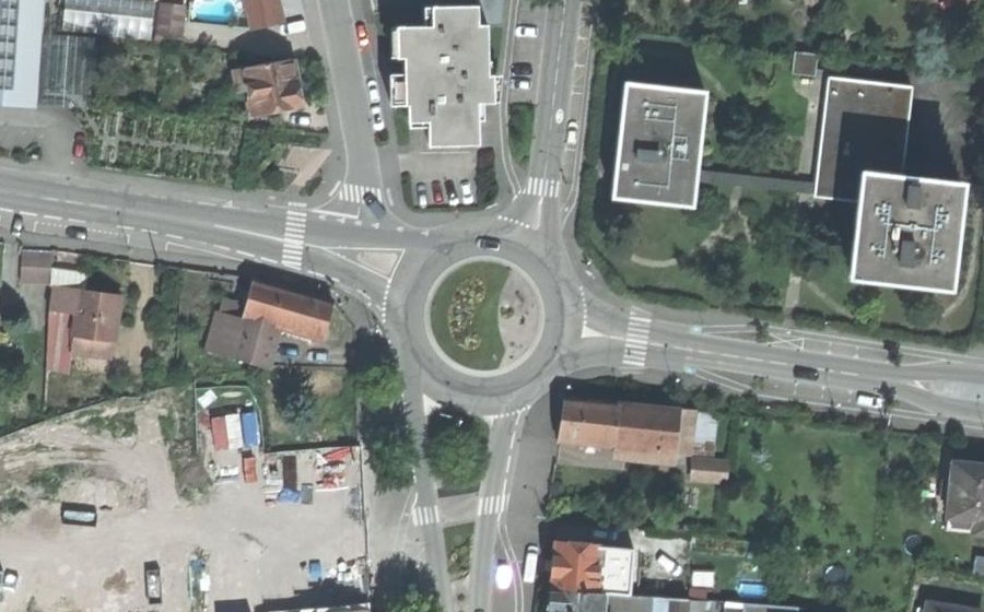 Vue aérienne du Rond-point anonyme n°923399364