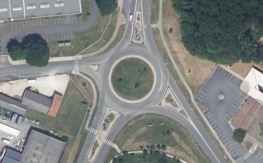 Vue aérienne du Rond-point anonyme n°92340766